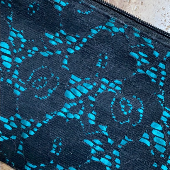Green and Black Lace Wristlet - Picture 4 of 4